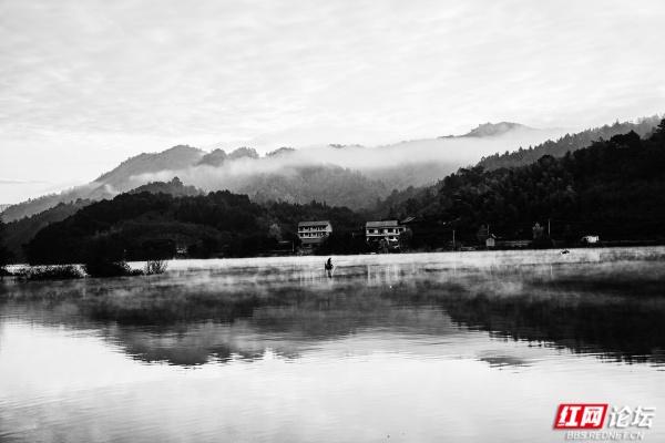 【每日一图@湖南】靖州五龙潭晨曲：雾起舟行，唤醒湘西南的生态秘境