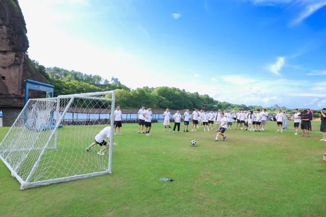 连续6年！龙虎山再度荣获2025年度 “国家5A级旅游景区100强”！