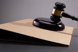 癌症晚期患者骑车时被电缆绊倒，3个月后去世！家属起诉，法院判了图片