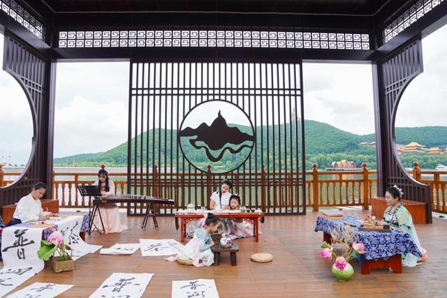 2025吉林·延边·敦化六鼎山迎“九三”莲花游园月暨“六鼎山”杯全市职工6公里环湖跑挑战赛系列活动开幕