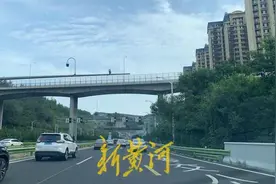 济南二环东高架路上设信号灯造成拥堵？记者实地探访图片
