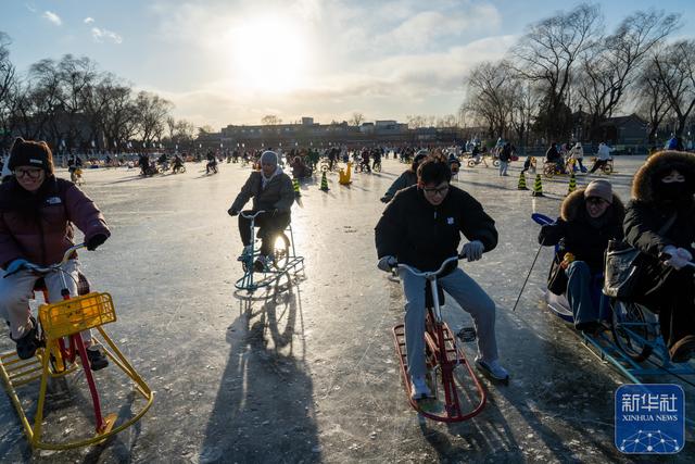 北京：什刹海前海冰场正式营业