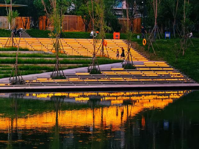 灯火初明，北京城夜景绚丽多彩
