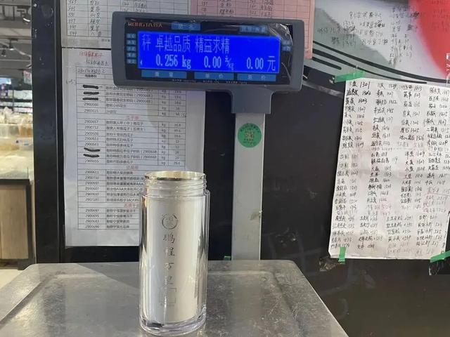 银价涨太猛！女子三年前6000元买的钻戒，现在只值几百元，赠品足银保温杯却已价值2000元！