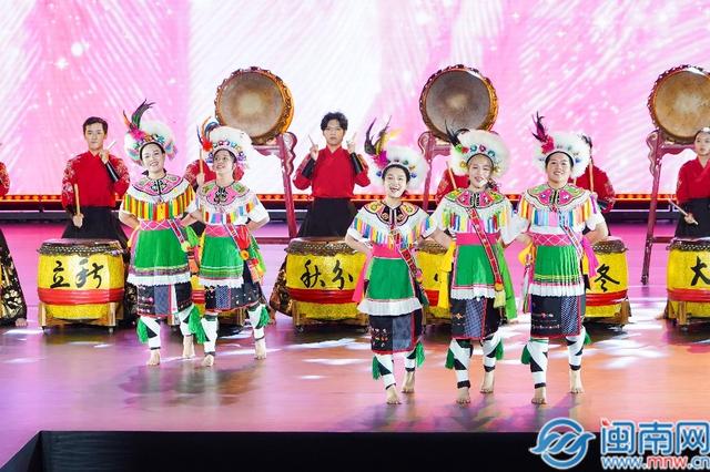 2025海丝泉州非遗时尚秀上演 千年非遗邂逅现代时尚