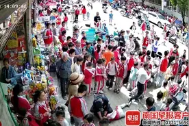 点赞！他用4分钟让昏厥女生转危为安图片