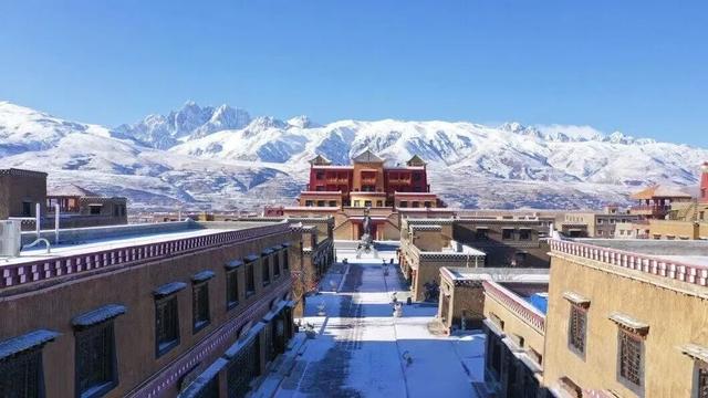 雪后的甘孜，走一路美一路！