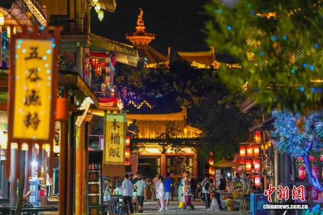 （活力中国调研行）感受唐风雅韵 湖北襄阳唐城打造夜游“新玩法”