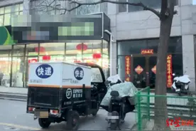 记者卧底二手奢侈品欺诈黑产：勾结顺丰快递员私拆包裹损件造假，伪造开箱视频“到手刀”坑骗卖家图片