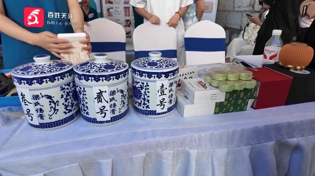 风很大！贵阳街头摆起了养生局，让“脆皮年轻人”无法自拔！