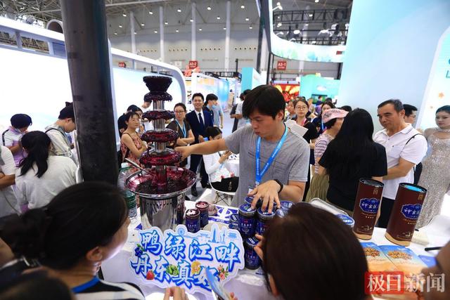 踏秋赏枫，醉游辽宁！中国文旅博览会辽宁沉浸式推介圈粉游客
