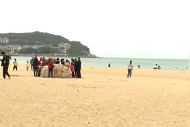 广西“三月三”假期掀起出游热潮 海陵岛成热门目的地图片
