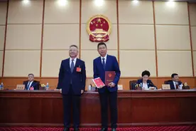 湖南省人大常委会通过省人大人事​任命名单图片