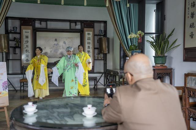 国际举联副主席阿尔哈比到访东莞可园，感受岭南园林风情