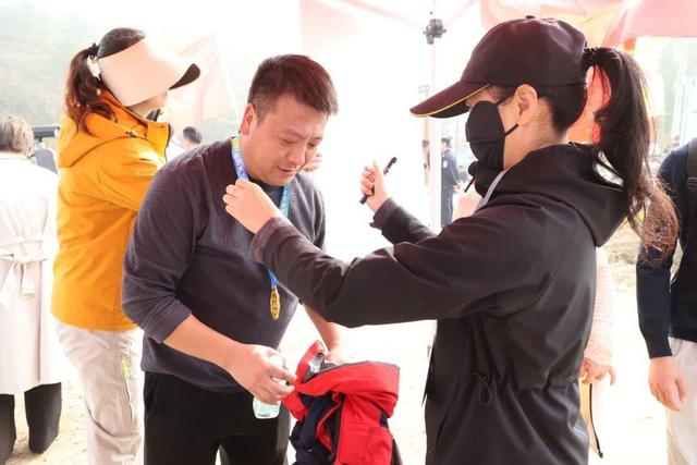 “好运山东”2025年徒步齐鲁（枣庄站）燃动翼云湖畔