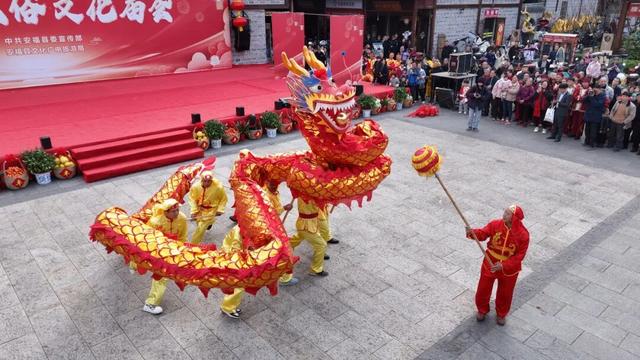 舞龙大会、民俗踩街、民俗展演、互动市集......安福县2026年喜迎新春文艺展演暨第四届民俗文化庙会预告来袭！
