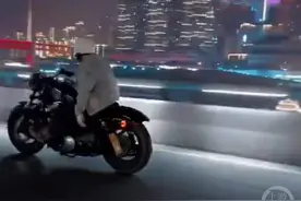 网红骑摩托高调“炫技”博流量 交巡警：记3分罚200元图片