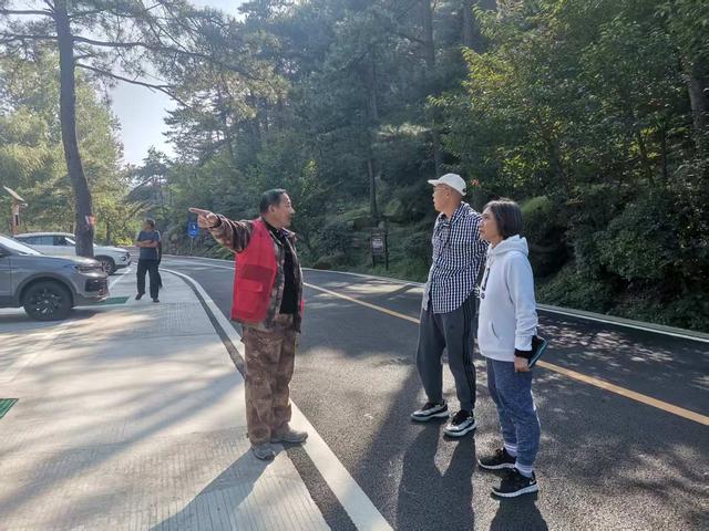 徂徕山林场开展“护航黄金周、服务我先行”志愿服务活动