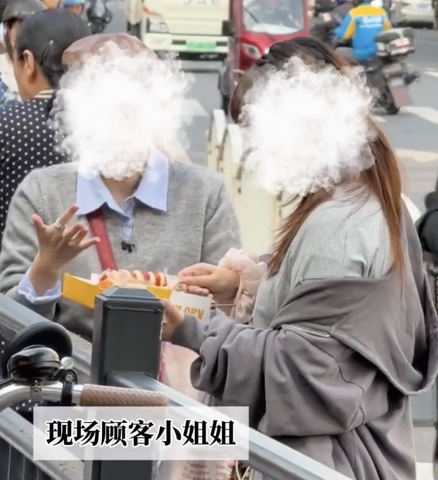 突然爆火！全国多地排队抢购，甚至深夜10点还在排，上海有店卖到98元一串？网友直呼：看不懂