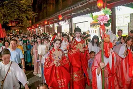 武汉园博园里云裳拜月，国风歌舞庆双节图片