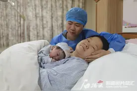 新年宝宝添喜气 父母：“这是迎接新年最好的仪式感”图片