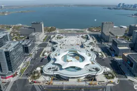 “中国最美地铁站”焕新，犹如一朵白玉兰绽放临港图片