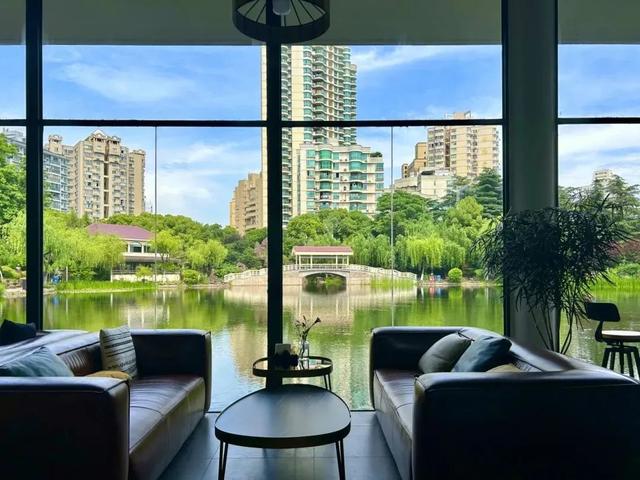避暑新方式！躲进魔都公园里的咖啡馆，窗外就是绝美画框→