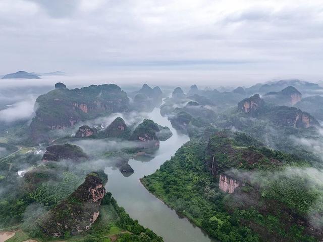 睡着专列看山水，坐着邮轮出国门！ 11月，跟着半岛晨报专属团畅游中越15日