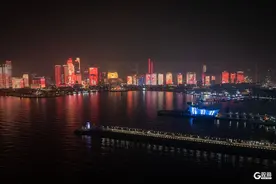 “喜庆中国年”春节主题灯光秀亮相浮山湾图片