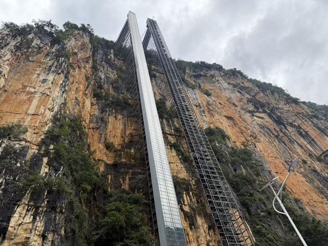 自然奇观与现代体验交融：尼珠河大峡谷重塑生态旅游新高度