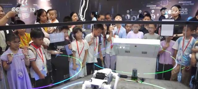 科学实验引来“哇”声一片！多彩科技游成顶流 “沉浸式”上天入海解锁新识