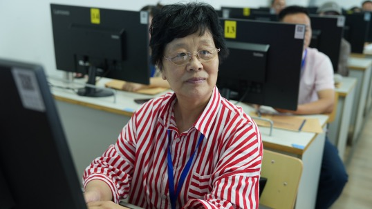 “老中青同堂”诠释终身学习真谛 这个AI视频创作短训班为何火爆？