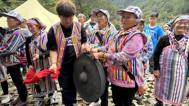 独龙江畔“卡雀哇节”燃情启幕 鸣响民族团结与农文旅融合奏鸣曲