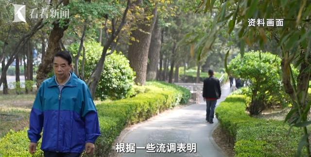 家里清出30吨！男子崩溃