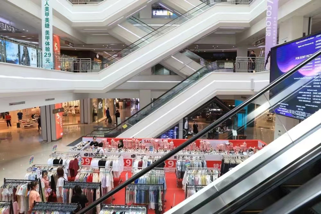 走进长春网红打卡地——迅驰广场