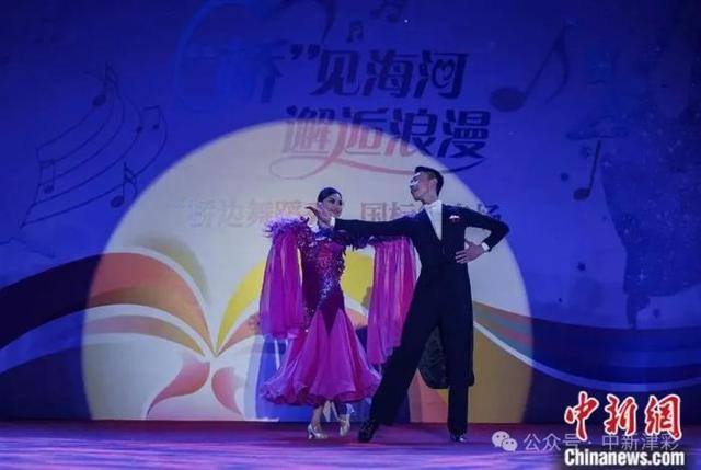 人这一辈子，一定要来天津听一场桥边音乐会！