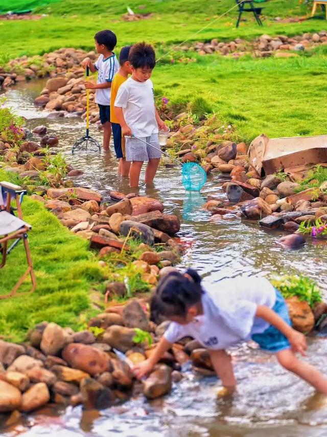 偶遇演员金晨、孙阳！来里水贤鲁岛打卡同款→