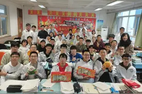 教师巾帼风采丨青岛一中王淑凤：与学生相处，不是牺牲，是幸福图片
