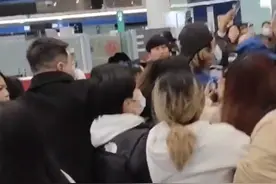 王俊凯机场怒怼：“你们有没有点公德心”图片