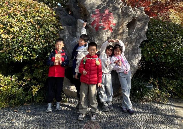 淮阴师范学院第一附属小学开展“追寻秋色，勇攀高峰”登山赏秋活动