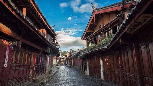数智·热点 | 古城运营“三重门”：门票依赖、利益失衡、决策失灵困局何解？