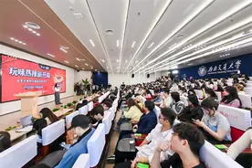 空降成都！热辣碰撞！白象大辣娇火锅面引燃高校创意风暴图片