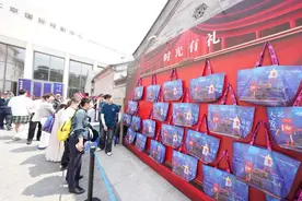 殿堂剧院的另一种打开方式  北京人艺和他的朋友们“再造时光”图片