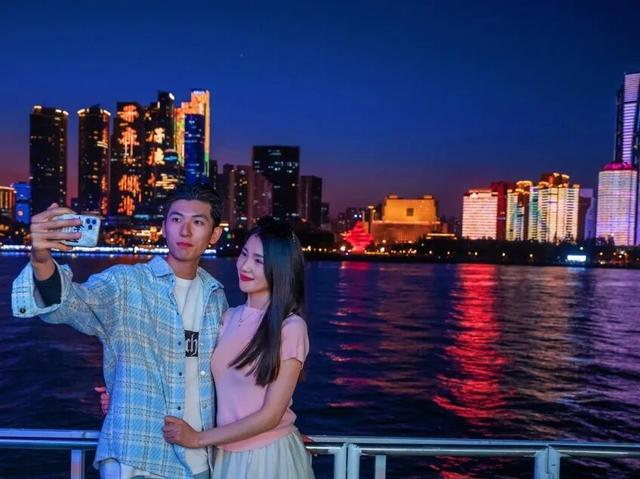 【家国同庆 悦享奥帆】“C位”赏月 | 夜游浮山湾，解锁“海上升明月”视角，体验“举杯邀明月”的畅快！