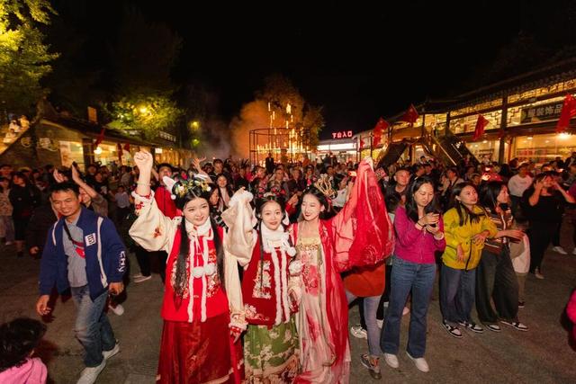 安逸四川 乐游绵阳 ‖ 九皇山萨朗狂欢节：千人篝火+烤羊咂酒自由，还有升级版惊喜等你！