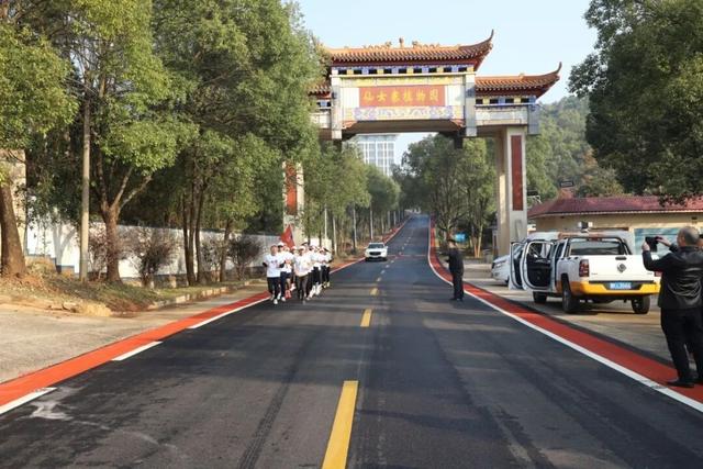 一路串山水、连人文、惠民生——娄星仙女峰网红公路解锁湘中休闲新体验