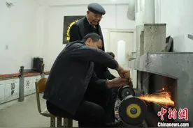 新疆“小刀村”何以成为游客体验非遗技艺打卡地？图片