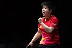 孙颖莎感谢远道而来的中国球迷，女单半决赛再度约战伊藤美诚图片