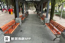 福州五一广场长椅加装隔断扶手引市民热议！广场管理处回应图片