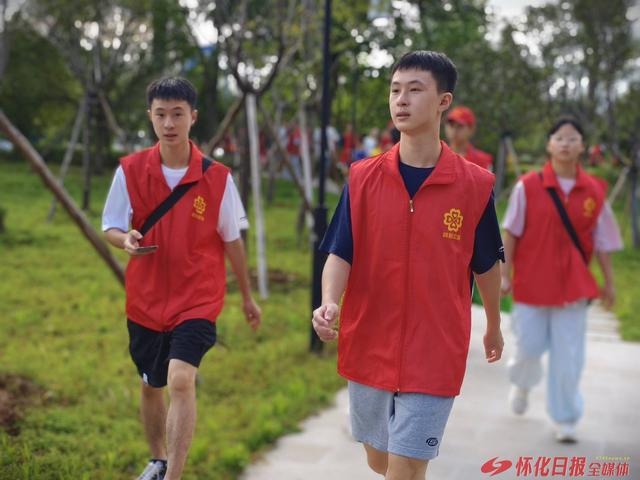 福地怀化 懂你如家｜300名志愿者健步迎旅发
